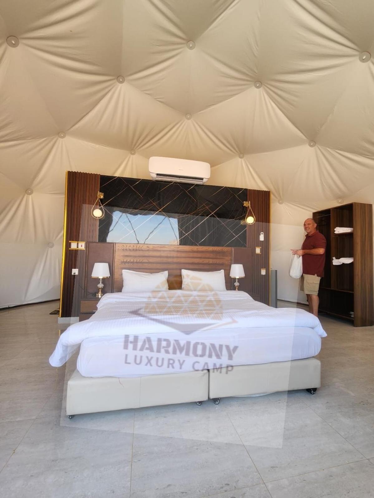 Harmony Luxury Camp Hotell Wadi Rum Exteriör bild