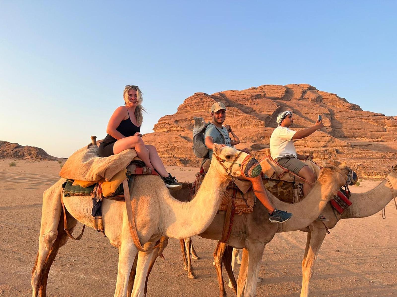 Harmony Luxury Camp Hotell Wadi Rum Exteriör bild